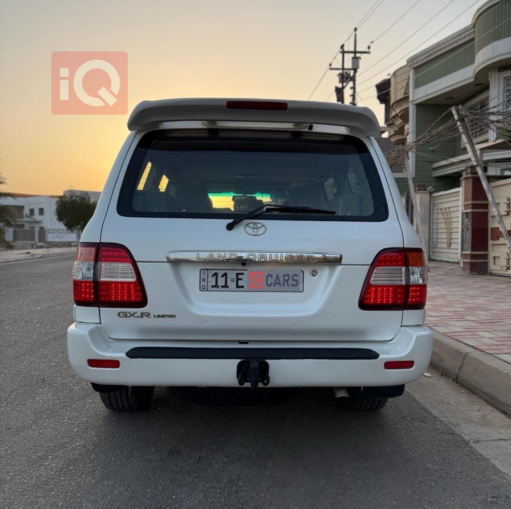 تۆیۆتا لاند کروزەر